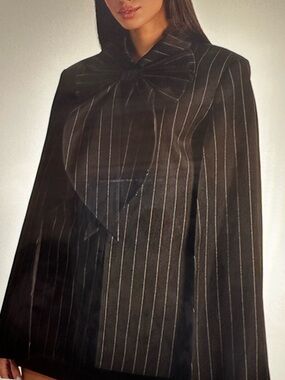 New with Tags $795 Alice + Olivia Black Pinstripe Bow-Accent Cape Blazer sz L